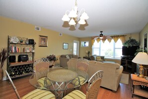 Maison Familiale, 3 chambres, vue océan, vue mer | Coin séjour