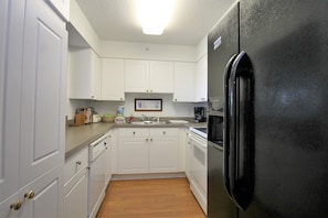 Family House, 3 Bedrooms, Ocean View, Sea Facing | Private kitchen | Fridge, microwave, stovetop, dishwasher