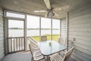 In-room dining - Mariners Cay 27 2 Bedroom Holiday Home By My Ocean Rentals (Folly Beach)