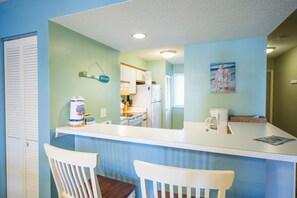 Fridge, microwave, oven, stovetop - Mariners Cay 27 2 Bedroom Holiday Home By My Ocean Rentals (Folly Beach)