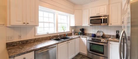 Family House, 4 Bedrooms, River View | Private kitchen | Fridge, microwave, coffee/tea maker