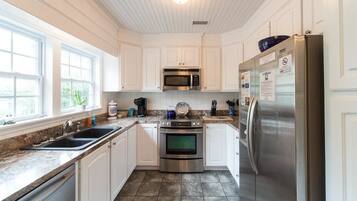 Family House, 4 Bedrooms, River View | Private kitchen | Fridge, microwave, coffee/tea maker