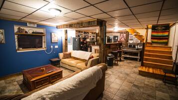 Family House, 4 Bedrooms | Living area | DVD player