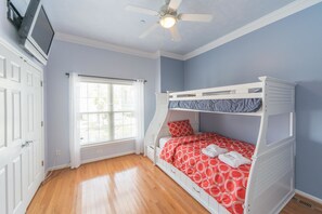 3 slaapkamers, een strijkplank/strijkijzer, gratis wifi
