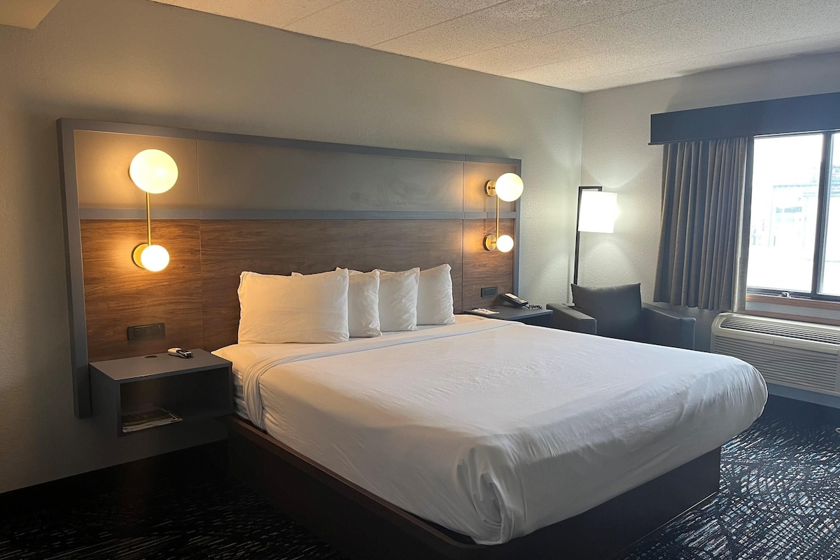 Premium bedding, desk, blackout drapes, iron/ironing board
