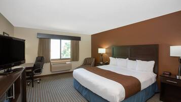 Meja kerja, tirai kedap cahaya, dan setrika/meja setrika