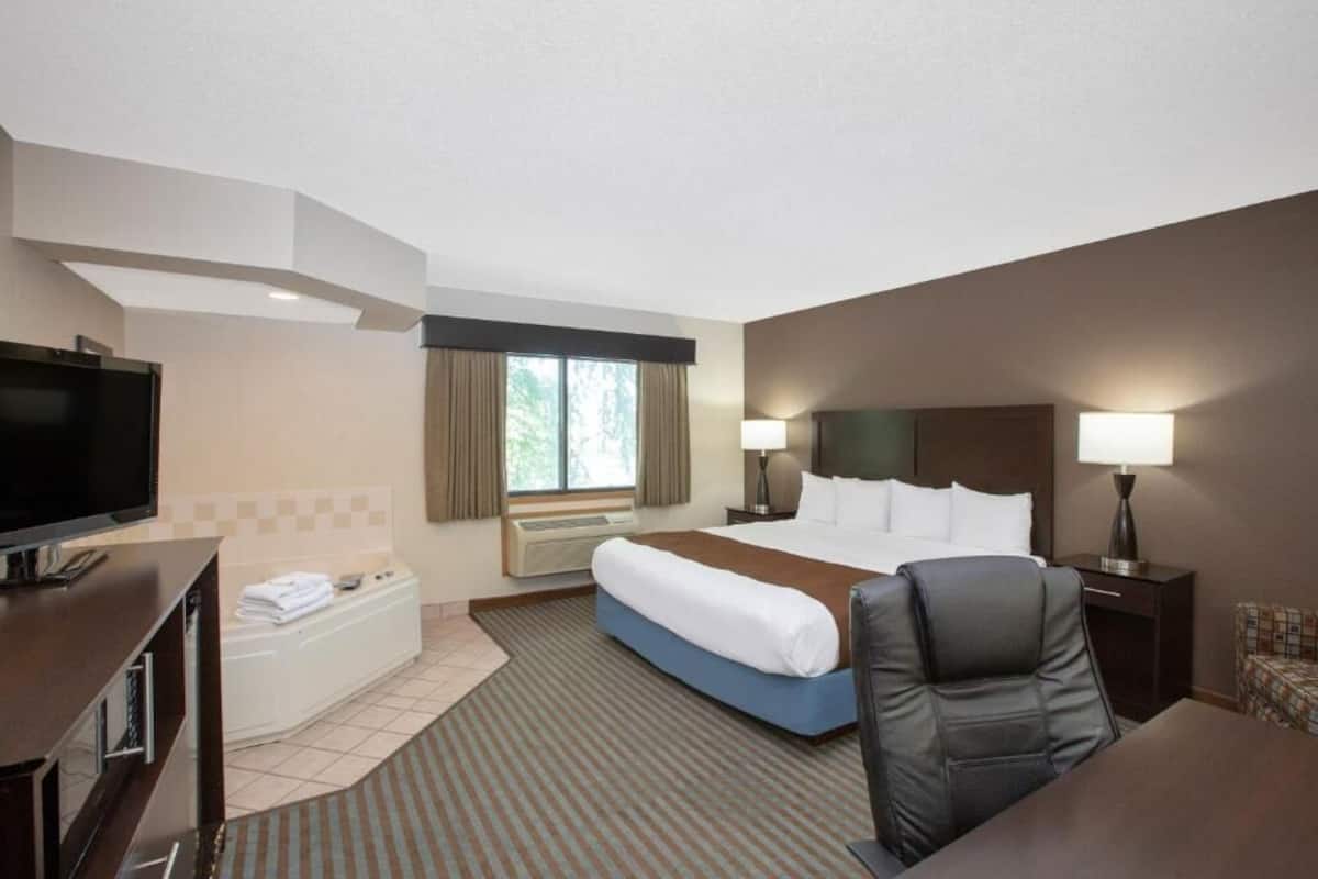 Suite, 1 King Bed, Non Smoking