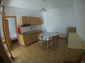 Apartment, 2 Bedrooms, Garden View, Ground Floor | Private kitchen