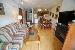 Living area - Snowdance Condo 2 Bedroom Apartment by Key to the Rockies (Keystone)