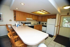 Fridge, microwave, coffee/tea maker, cookware/dishes/utensils - Snowdance Condo 2 Bedroom Apartment by Key to the Rockies (Keystone)