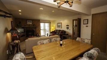 Repas dans la chambre