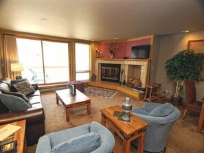 Living area - Liftside Condominium 1 Bedroom Apartment by Key to the Rockies (Keystone)