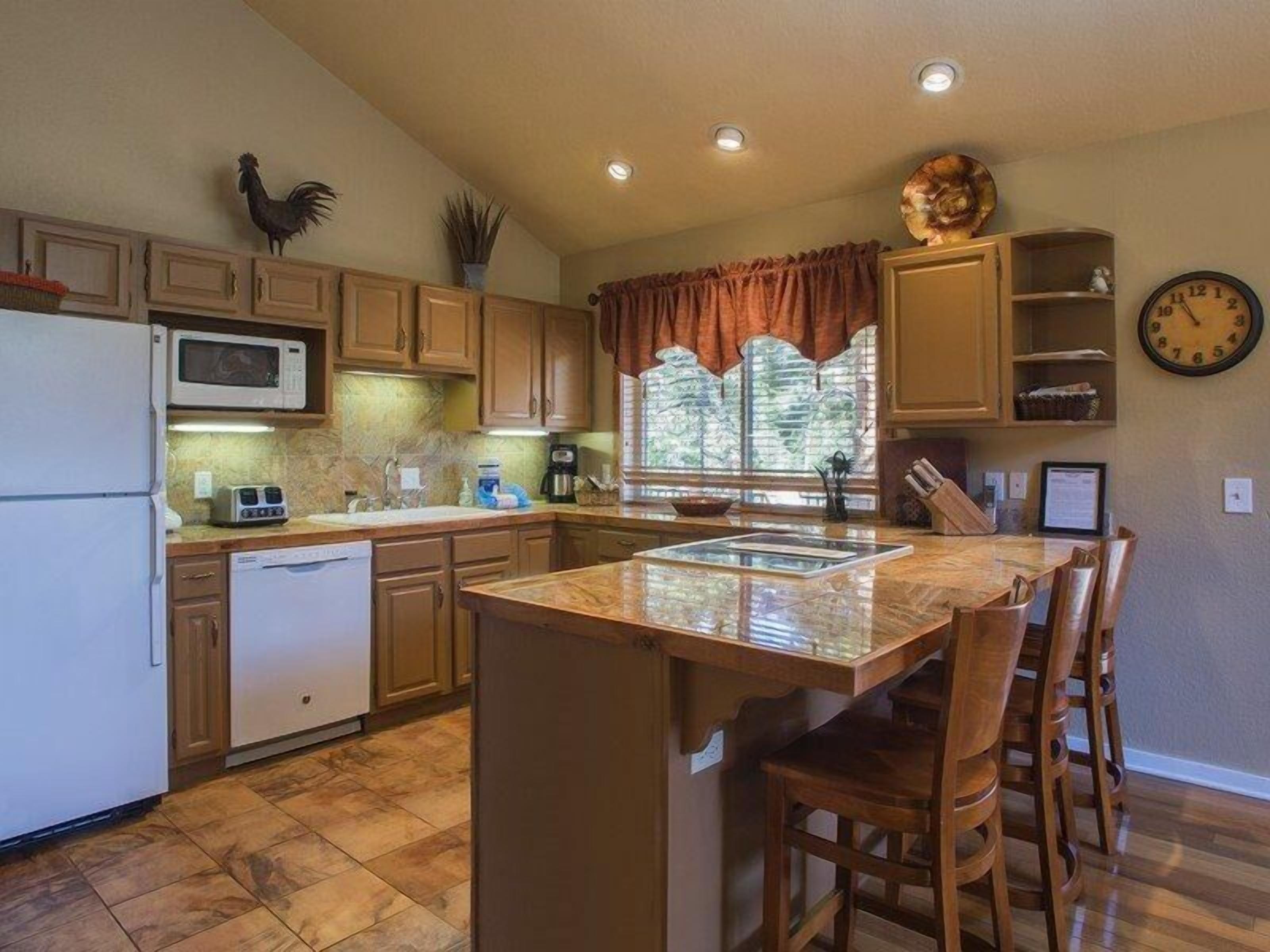 Maison, 5 chambres | Cuisine privée | Cafetière-théière, réfrigérateur, four à micro-ondes, surface de cuisson