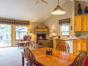In-room dining - Snake River Village 3 Bedroom Apartment by Key to the Rockies (Keystone)