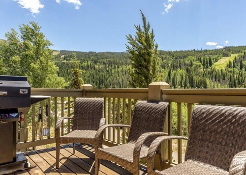 Campfire Mountain Home 3 Bedroom Holiday home by Key to the Rockies