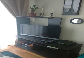 Apartment, 1 Bedroom, City View | Living area