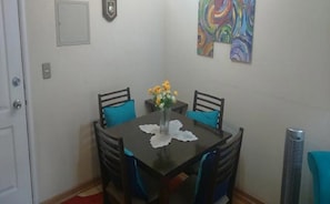 Apartment, 1 Bedroom, City View | In-room dining