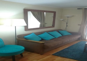 Apartment, 1 Bedroom, City View | Living area