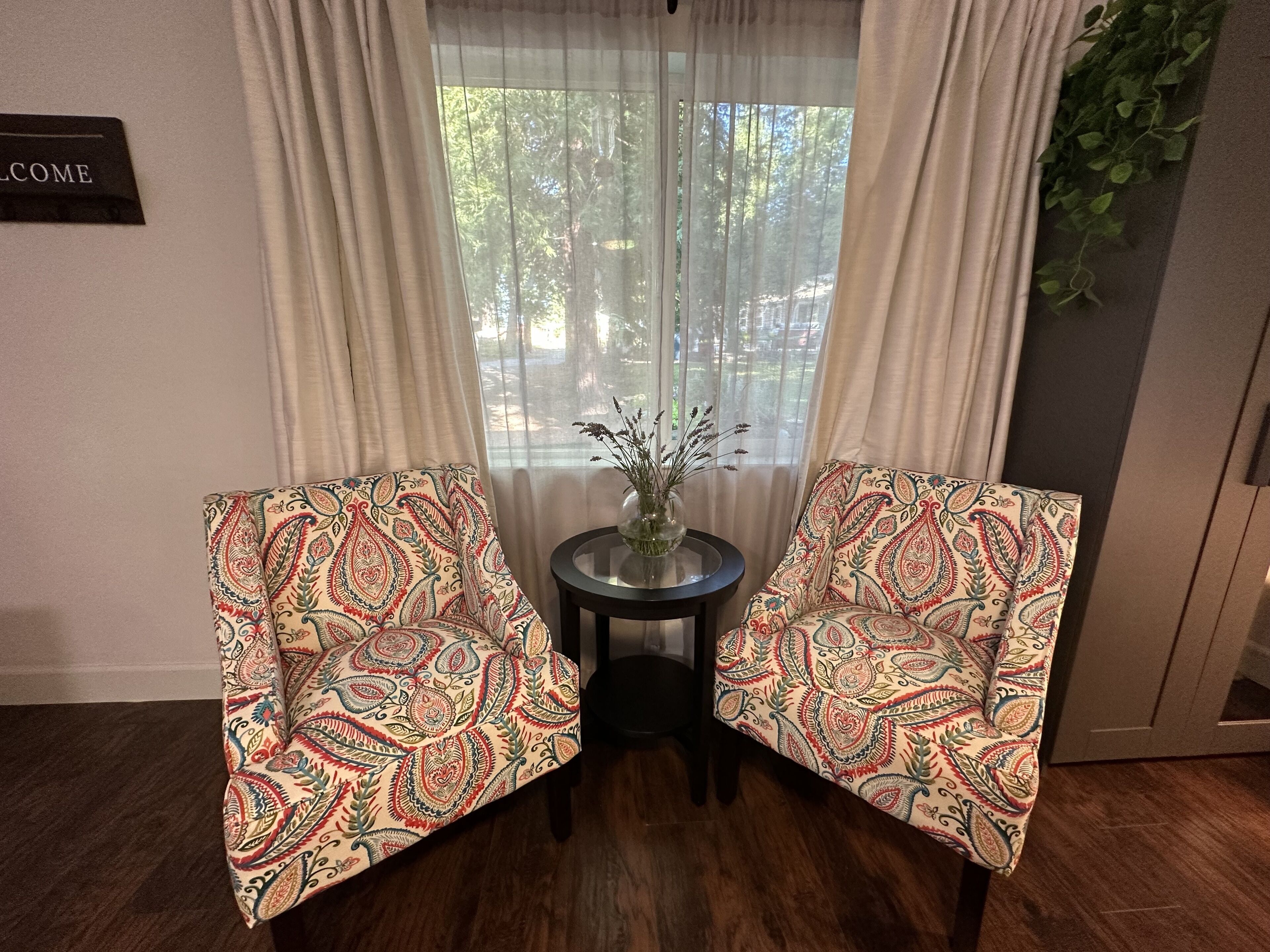 King Room 11 | Living area | 65-inch Smart TV with digital channels, Netflix, Hulu