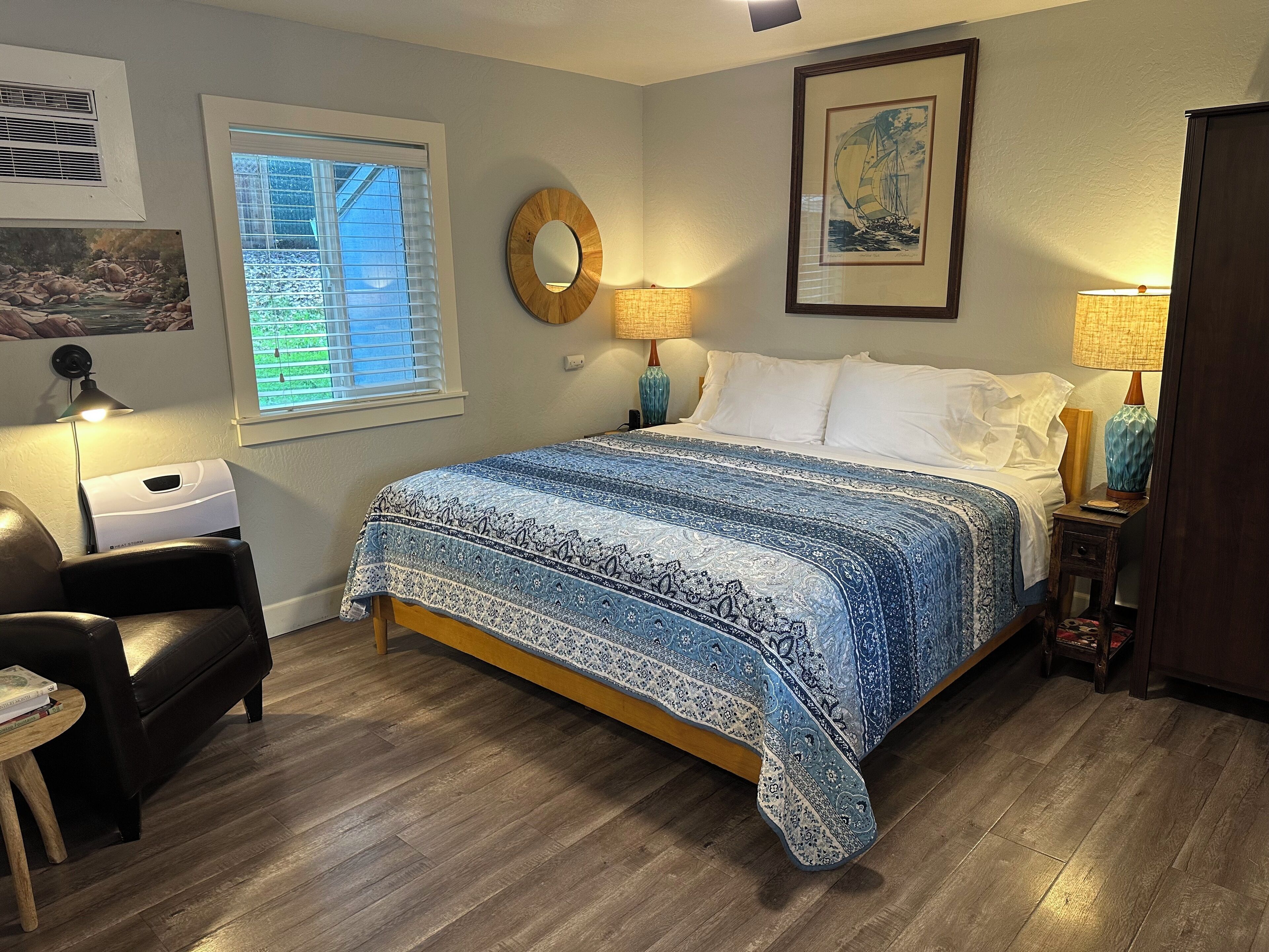 Deluxe Studio Suite, 1 King Bed, Kitchen, Ground Floor | 9 bedrooms, Egyptian cotton sheets, premium bedding, pillowtop beds