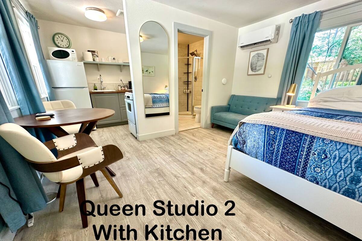 9 bedrooms, Egyptian cotton sheets, premium bedding, pillow-top beds