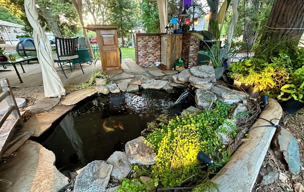 Fountain - The Pines Inn and Cottages (Grass Valley)