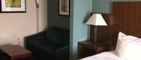 Mörkläggningsgardiner, strykjärn/strykbräda, gratis wi-fi och sängkläder