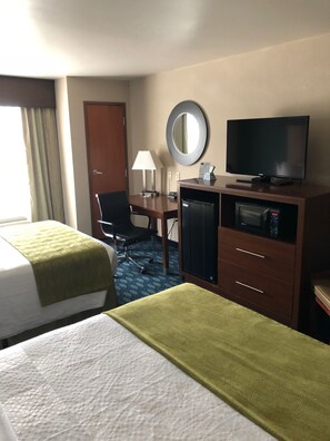 Dobbeltrom – basic, 2 queensize-senger | Blendingsgardiner, strykejern/-brett, wi-fi (inkludert) og sengetøy