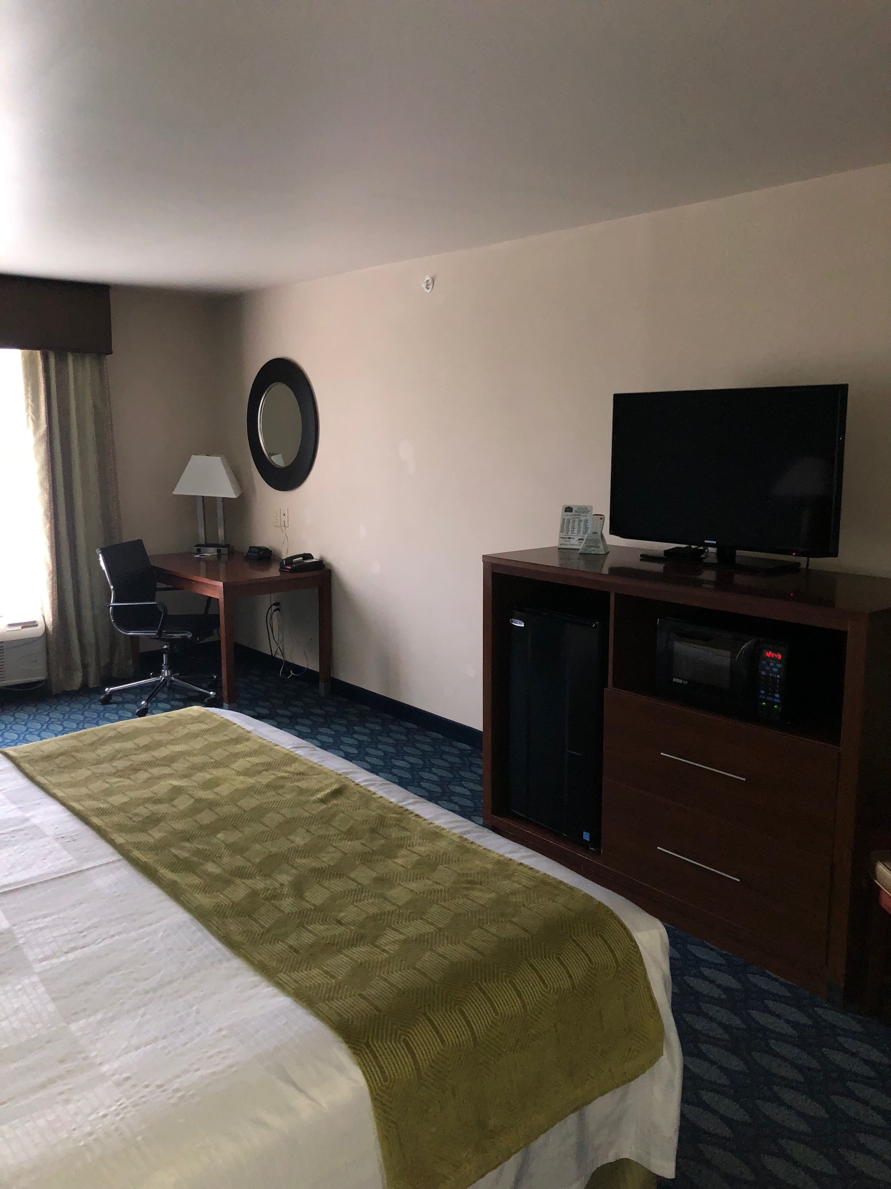 business single room, 1 king bed | blackout curtains, iron/ironing board, free wifi, bed sheets