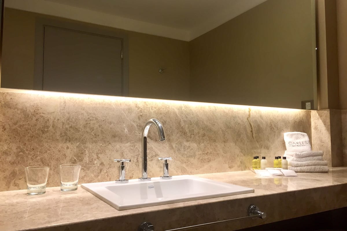 combined shower/bathtub, rainfall showerhead, designer toiletries