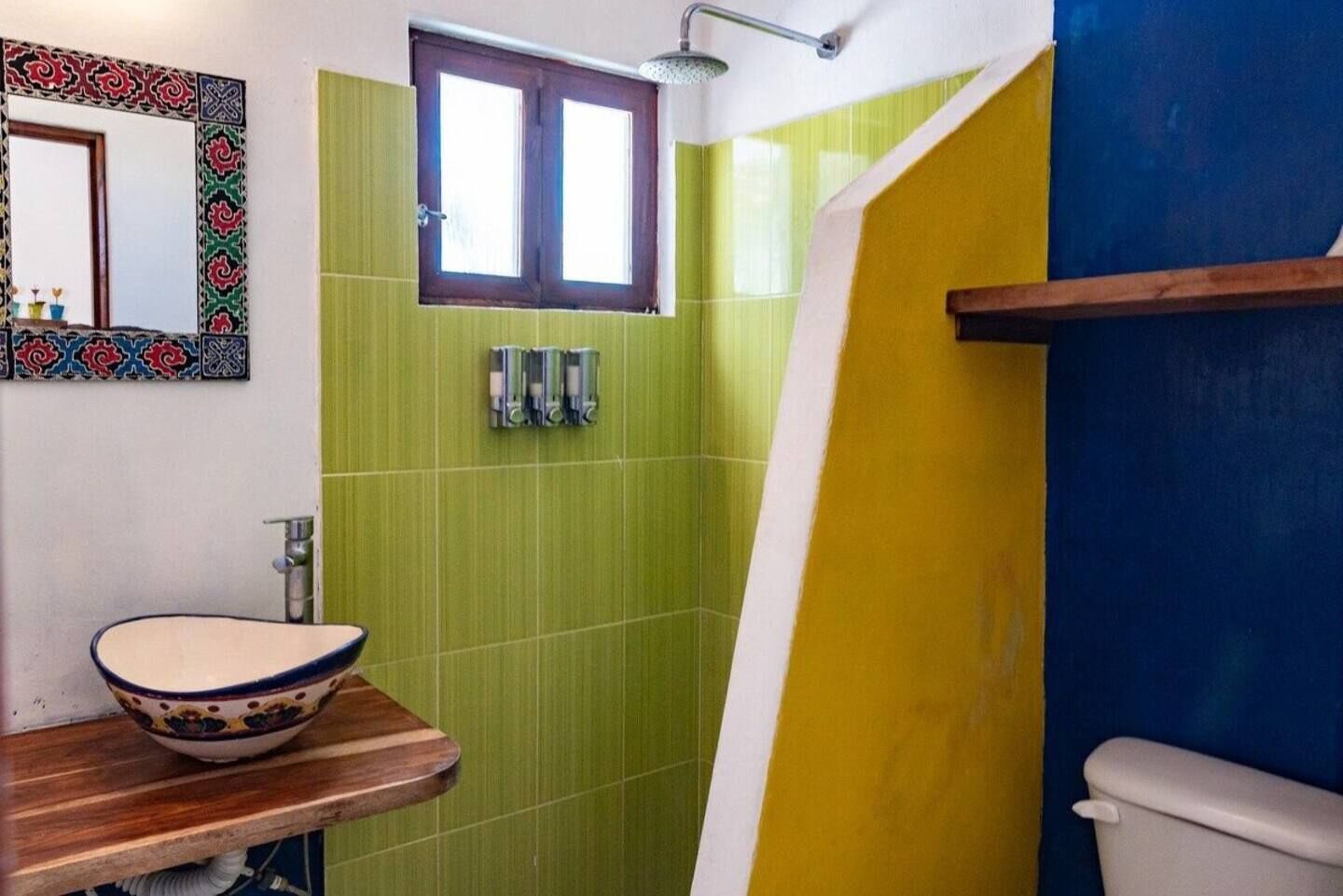 el secreto: upstairs | bathroom | shower, rainfall showerhead, free toiletries, towels