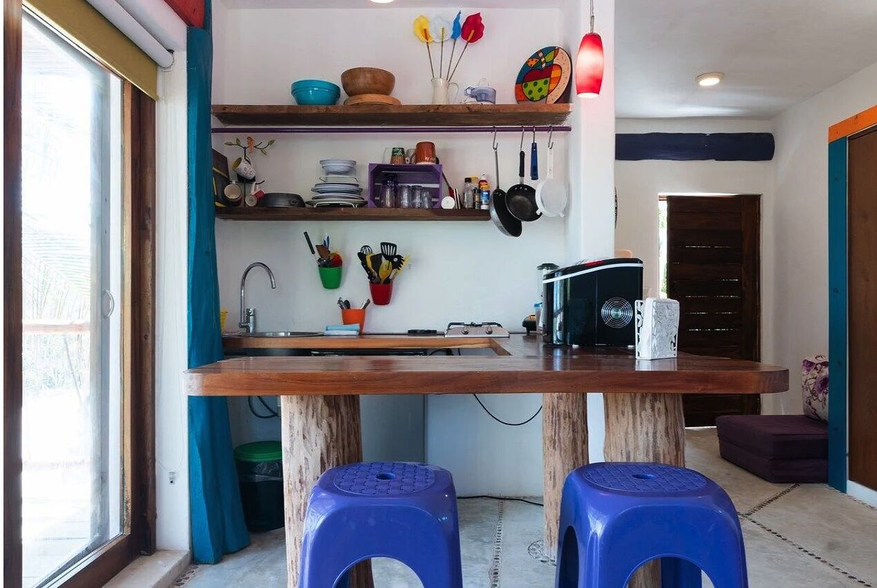 el secreto: upstairs | private kitchen | mini-fridge, stovetop, coffee/tea maker, rice cooker