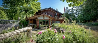 Cedarwood Lodge