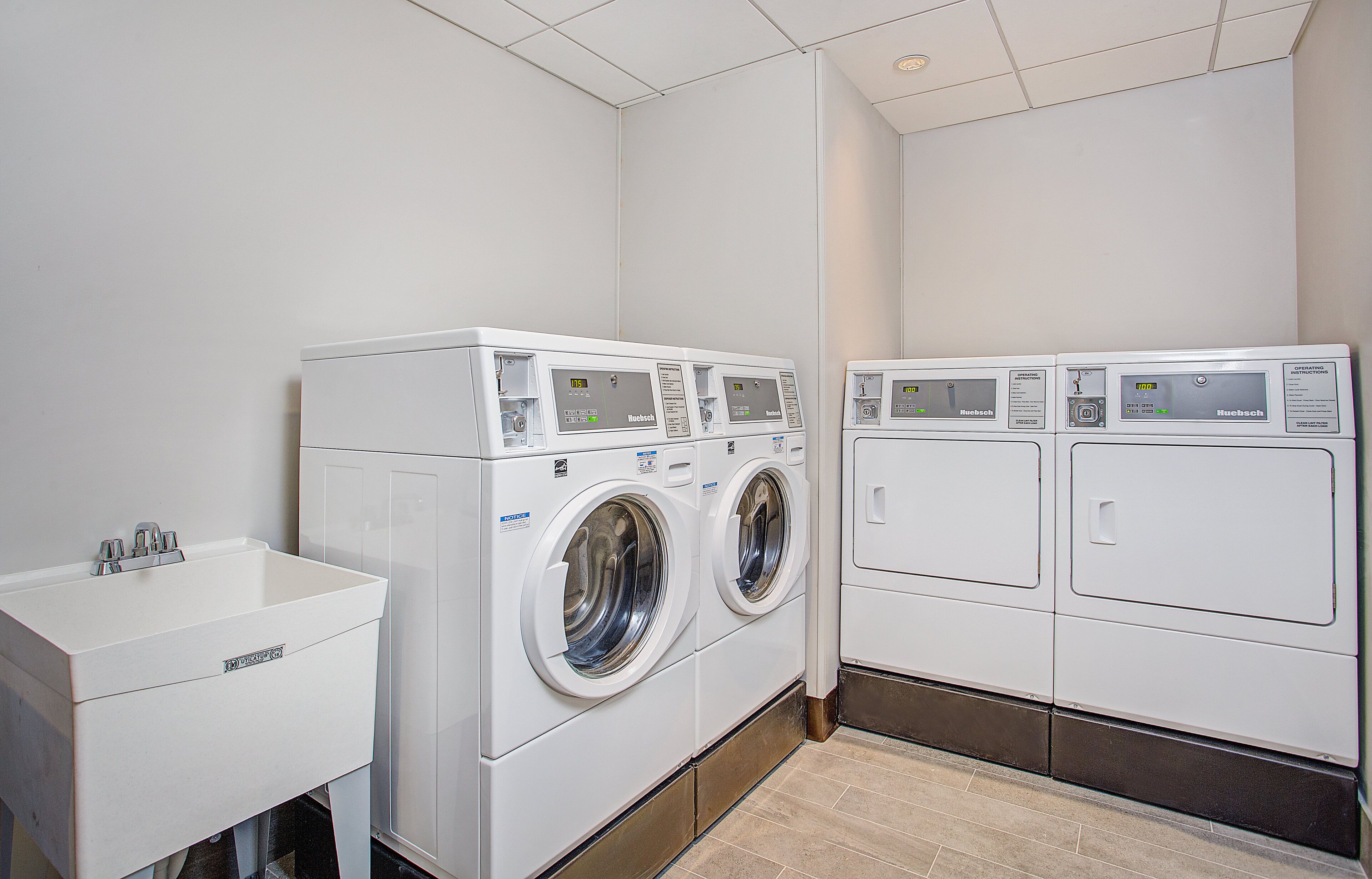 standard room, 1 king bed, accessible (mobility, roll-in shower) | property amenity