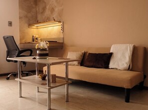 Studio, Private Bathroom (Cocineta) | Laptop workspace, blackout drapes, free WiFi, bed sheets