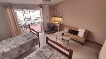 Estudio, baño privado | Espacio para trabajar con laptop, cortinas blackout y wifi gratis