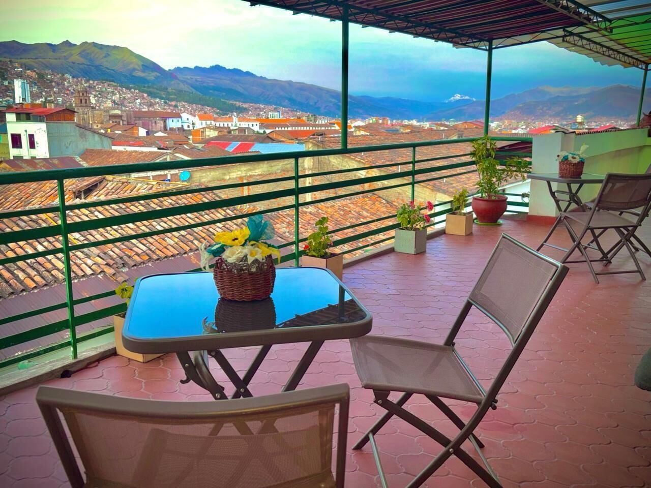 Laptop workspace, blackout curtains, free WiFi, bed sheets