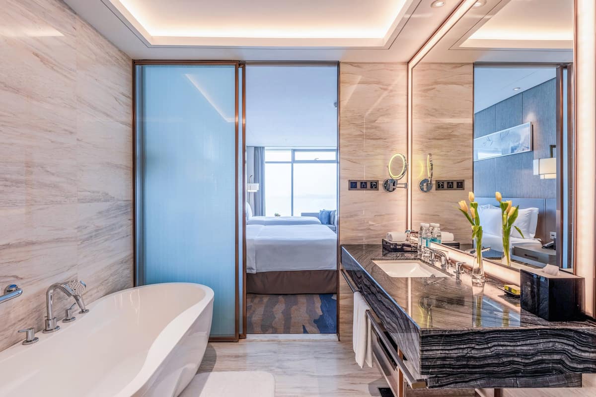 Classic-Zimmer, Mehrere Betten, Meerblick | Hochwertige Bettwaren, Minibar, Zimmersafe, Schreibtisch