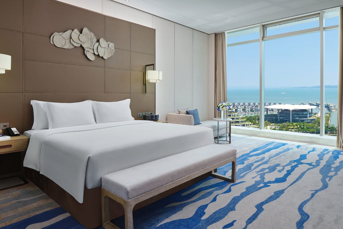 1 bedroom, premium bedding, minibar, in-room safe