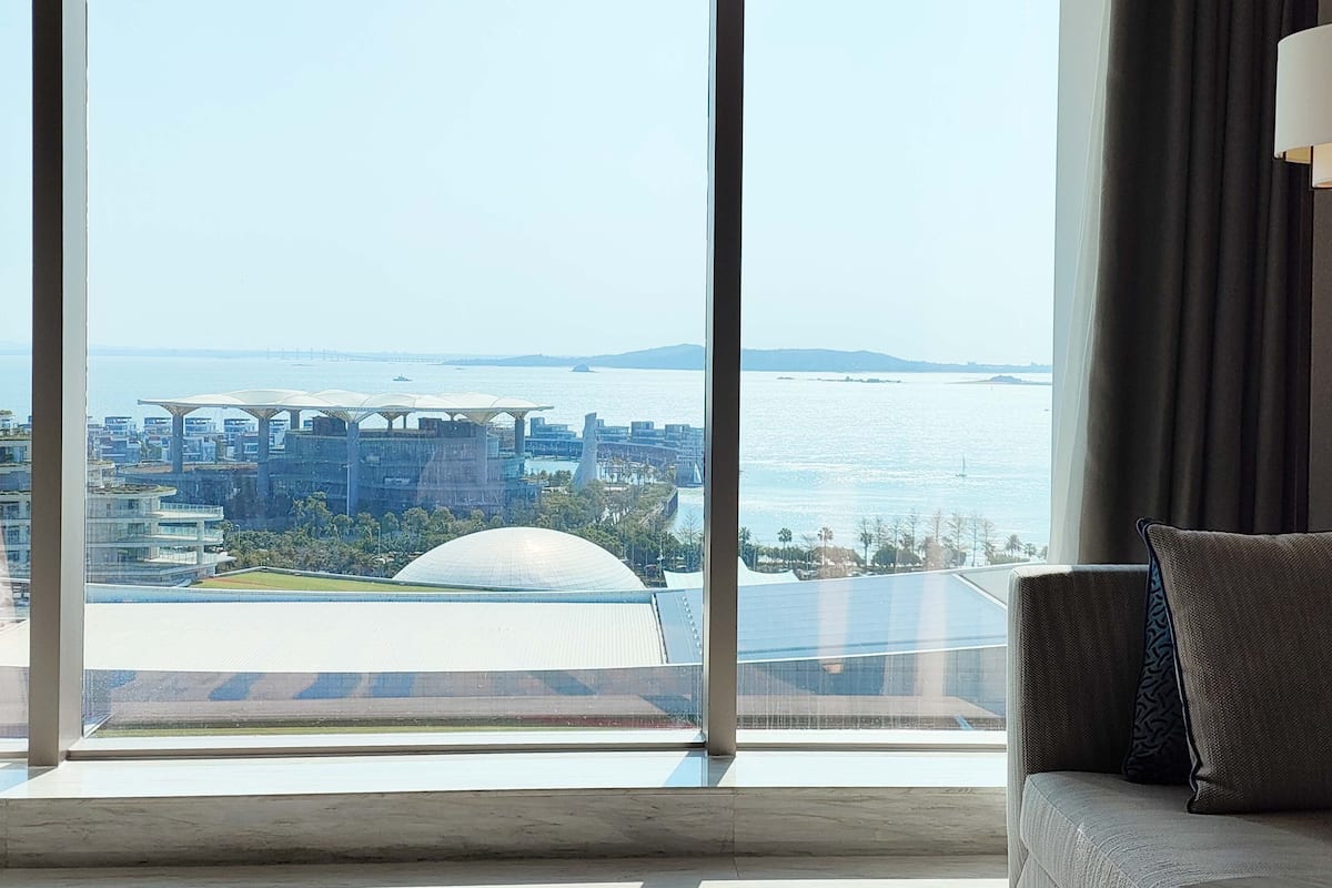 1 bedroom, premium bedding, minibar, in-room safe