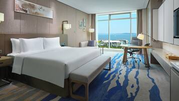 Phòng phong cách cổ điển, 1 giường cỡ king, quang cảnh biển (High Floor) | Bộ đồ giường cao cấp, minibar, két bảo mật tại phòng, bàn