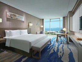 Quarto clássico, 1 cama King, vista para o mar (High Floor) | Roupas de cama premium, frigobar, cofres nos quartos, escrivaninha