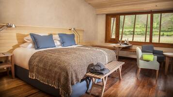 Hochwertige Bettwaren, Zimmersafe, individuell dekoriert