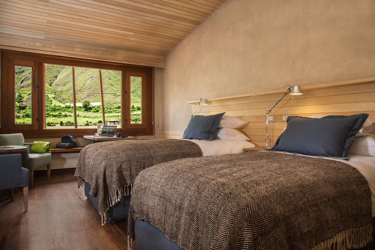 Premium bedding, in-room safe, desk, laptop workspace