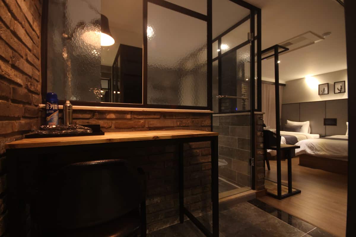 Habitación Deluxe con 2 camas individuales | Ropa de cama de alta calidad, insonorización y wifi gratis