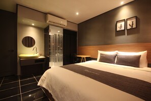 Habitación doble | Ropa de cama de alta calidad, insonorización y wifi gratis