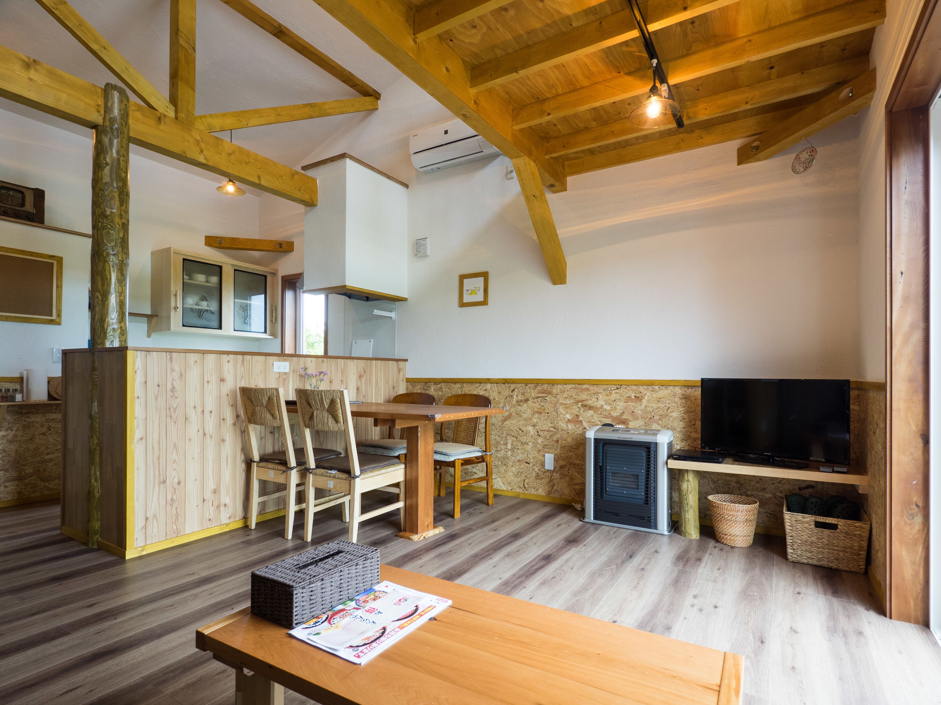 Side Cottage, Non Smoking | Down comforters, individually decorated, individually furnished