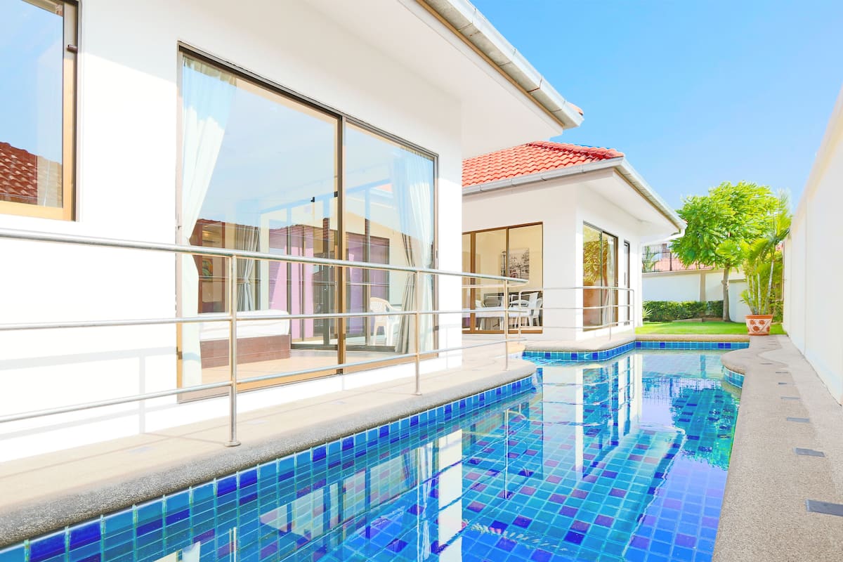 Standard Villa, 2 Bedrooms, Private Pool | Bộ đồ giường cao cấp, két bảo mật tại phòng, bàn, màn/rèm cản sáng