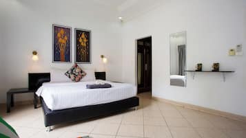 Premium bedding, in-room safe, desk, blackout curtains