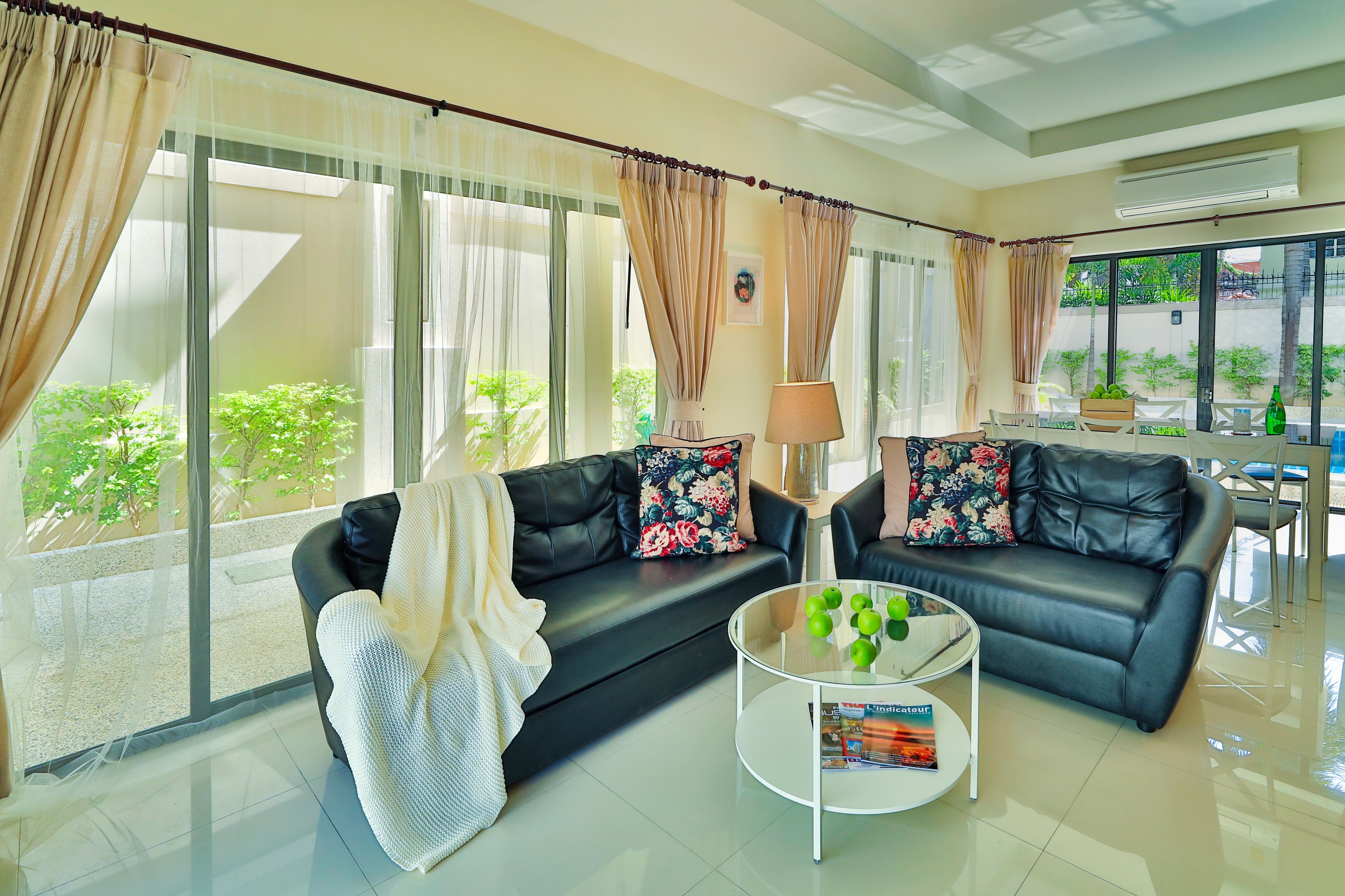 Deluxe-huvila, 4 makuuhuonetta, yksityinen uima-allas | Tallelokero huoneessa, pimennysverhot, silitysrauta/-lauta